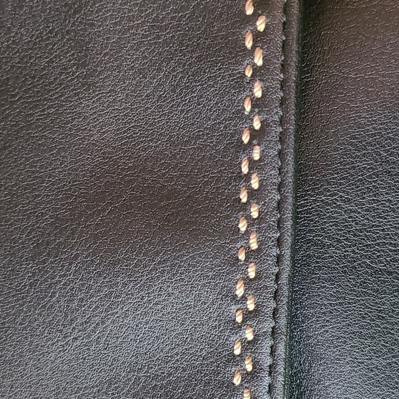 Liz Claiborne Vegan Leather Handbag - Picture 6 of 6